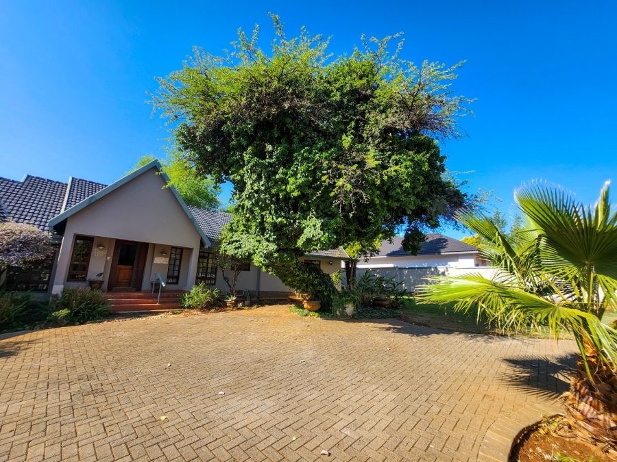 5 Bedroom Property for Sale in Wilkoppies North West